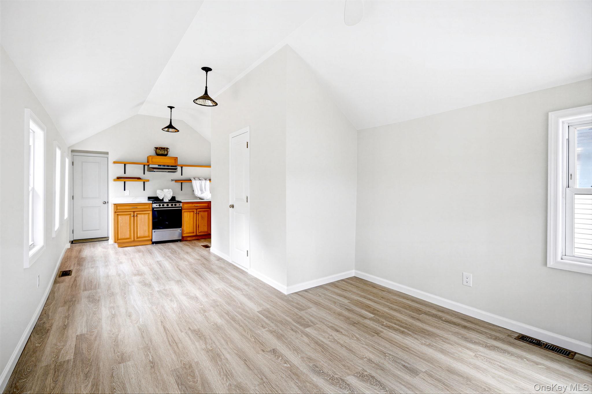 27 Walnut Avenue, Unit 2 photo 8