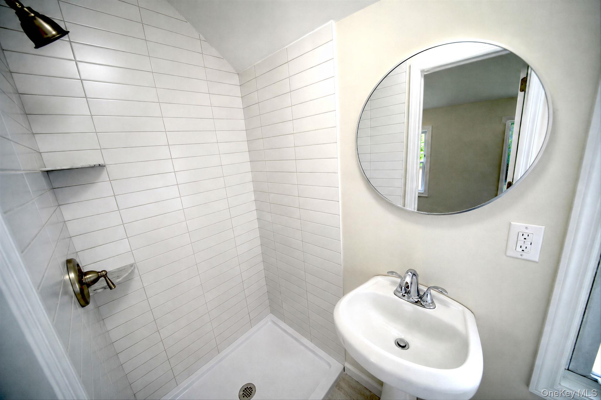 27 Walnut Avenue, Unit 2 photo 3