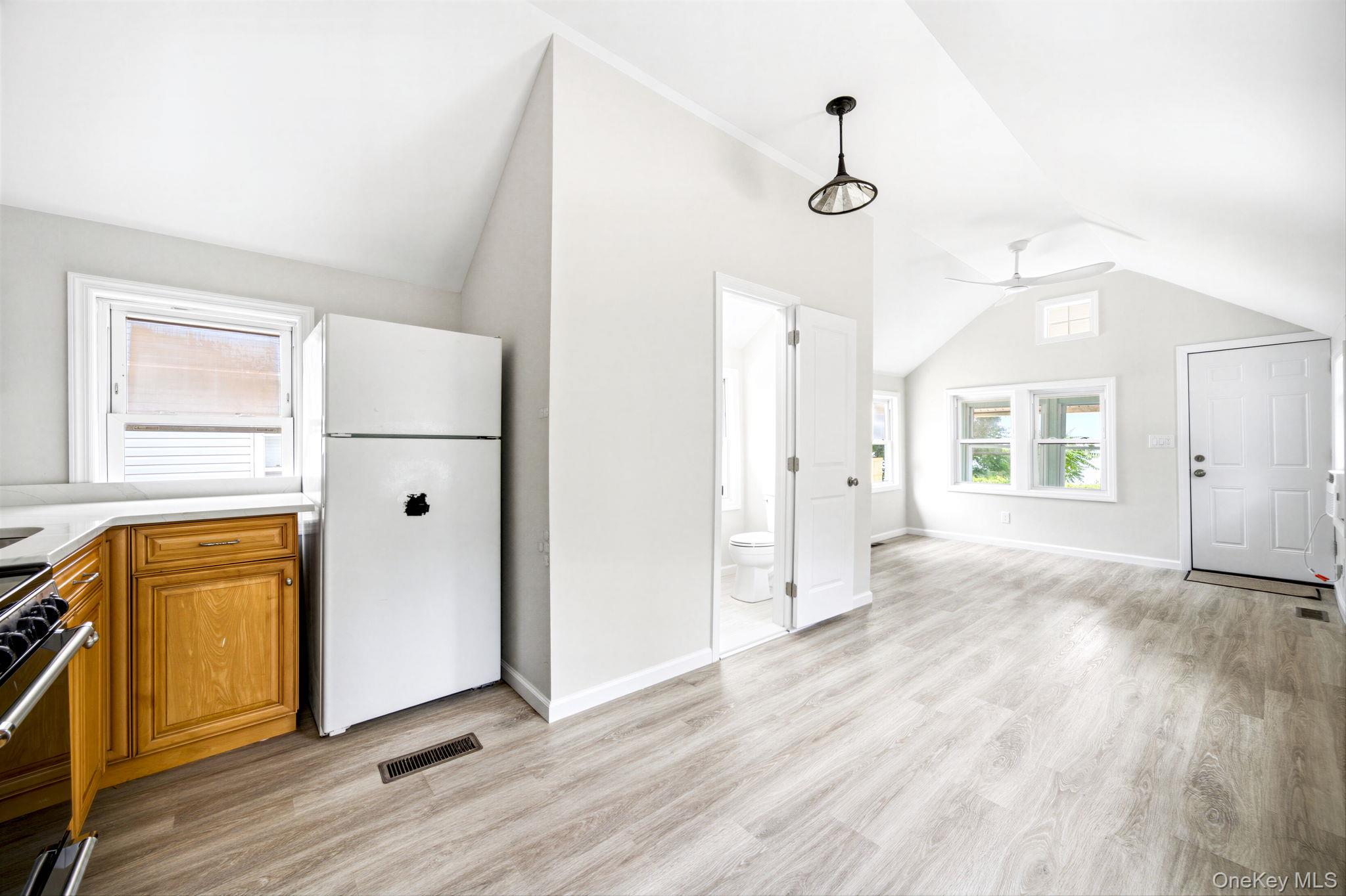 27 Walnut Avenue, Unit 2 photo 13
