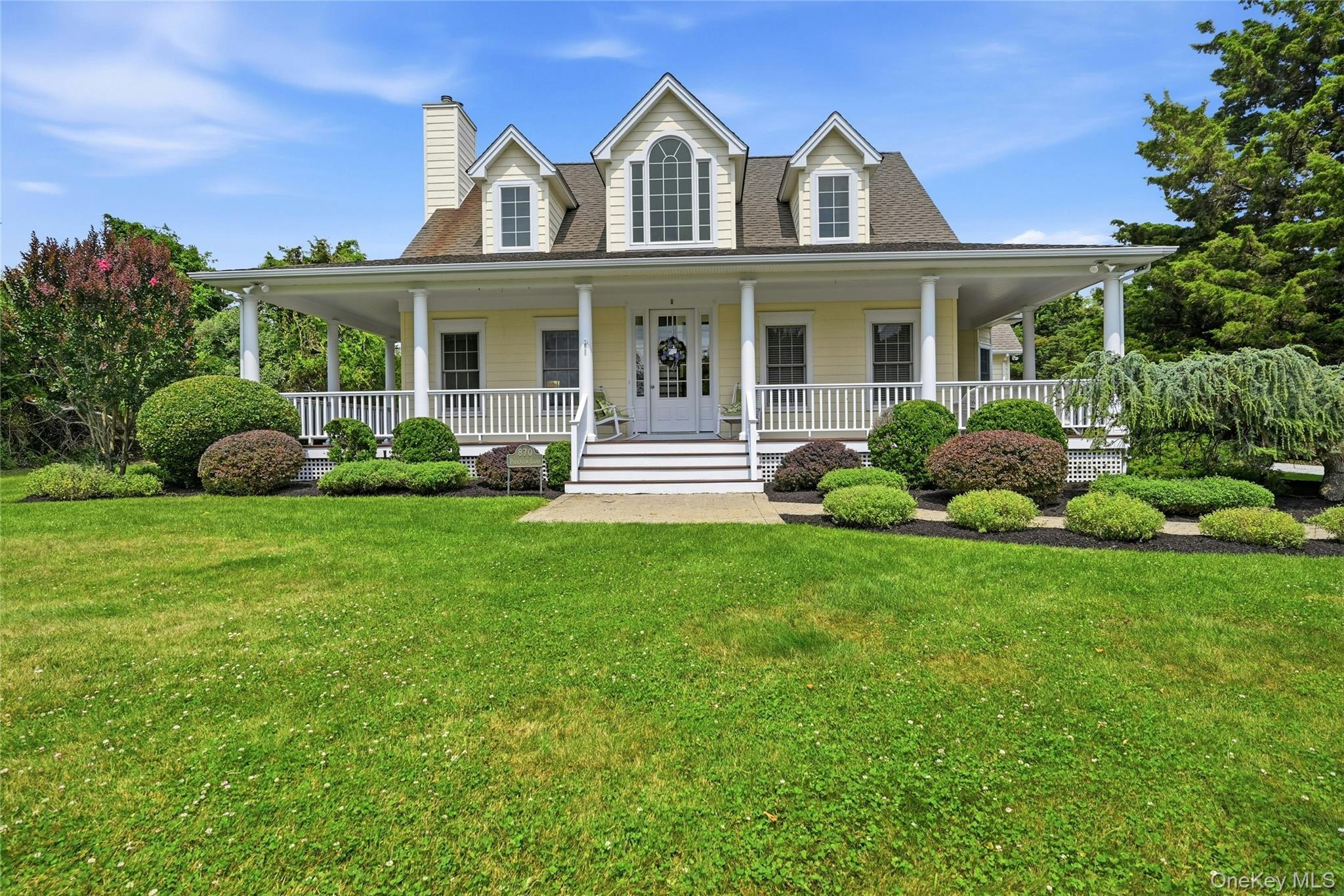 870 Parkview Lane – For Sale