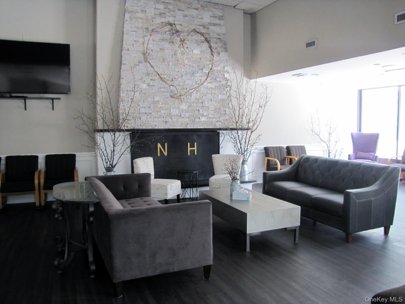 81 Richmond Boulevard, Unit 1B photo 2