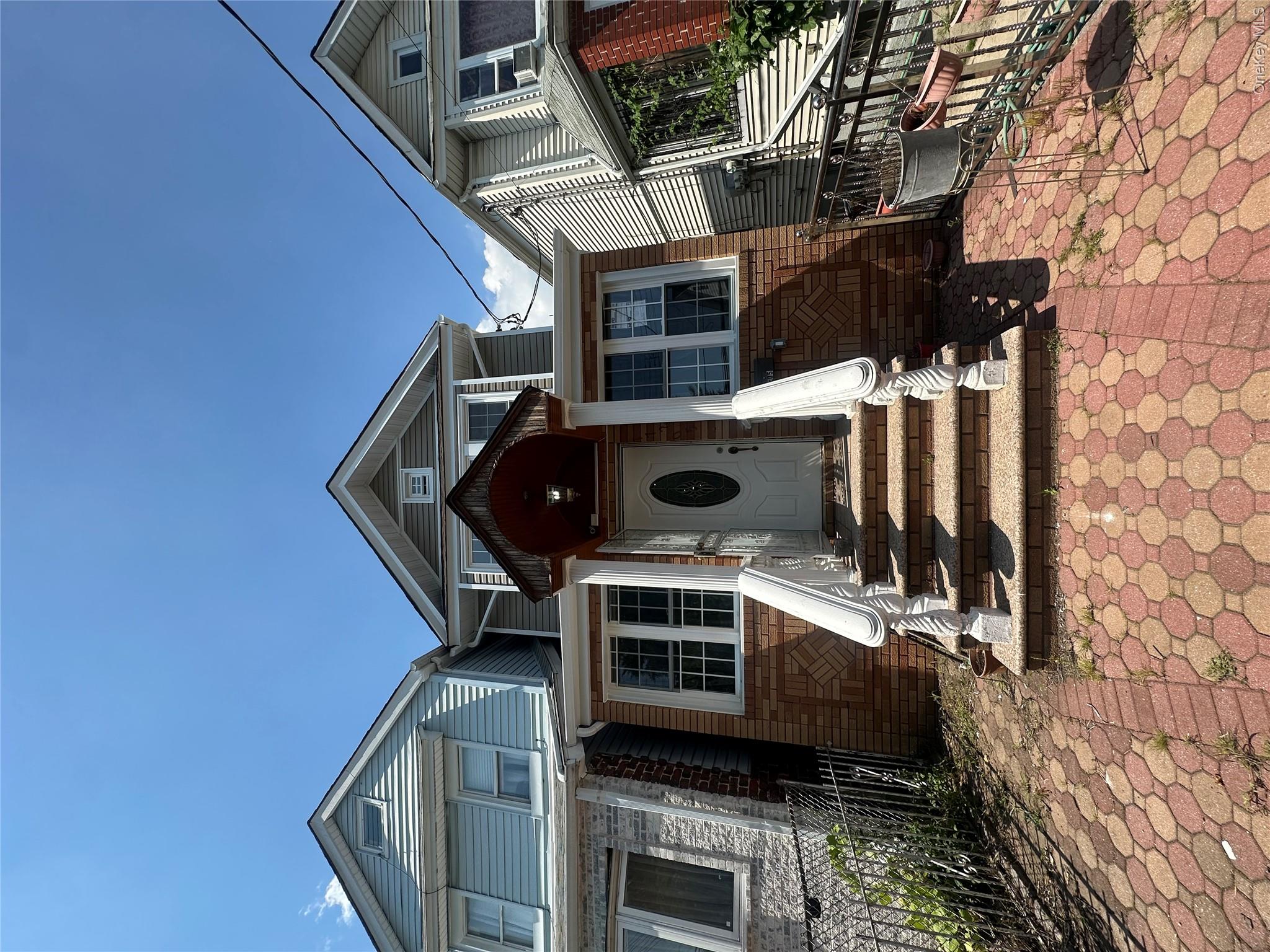 17205 89th Avenue – For Sale