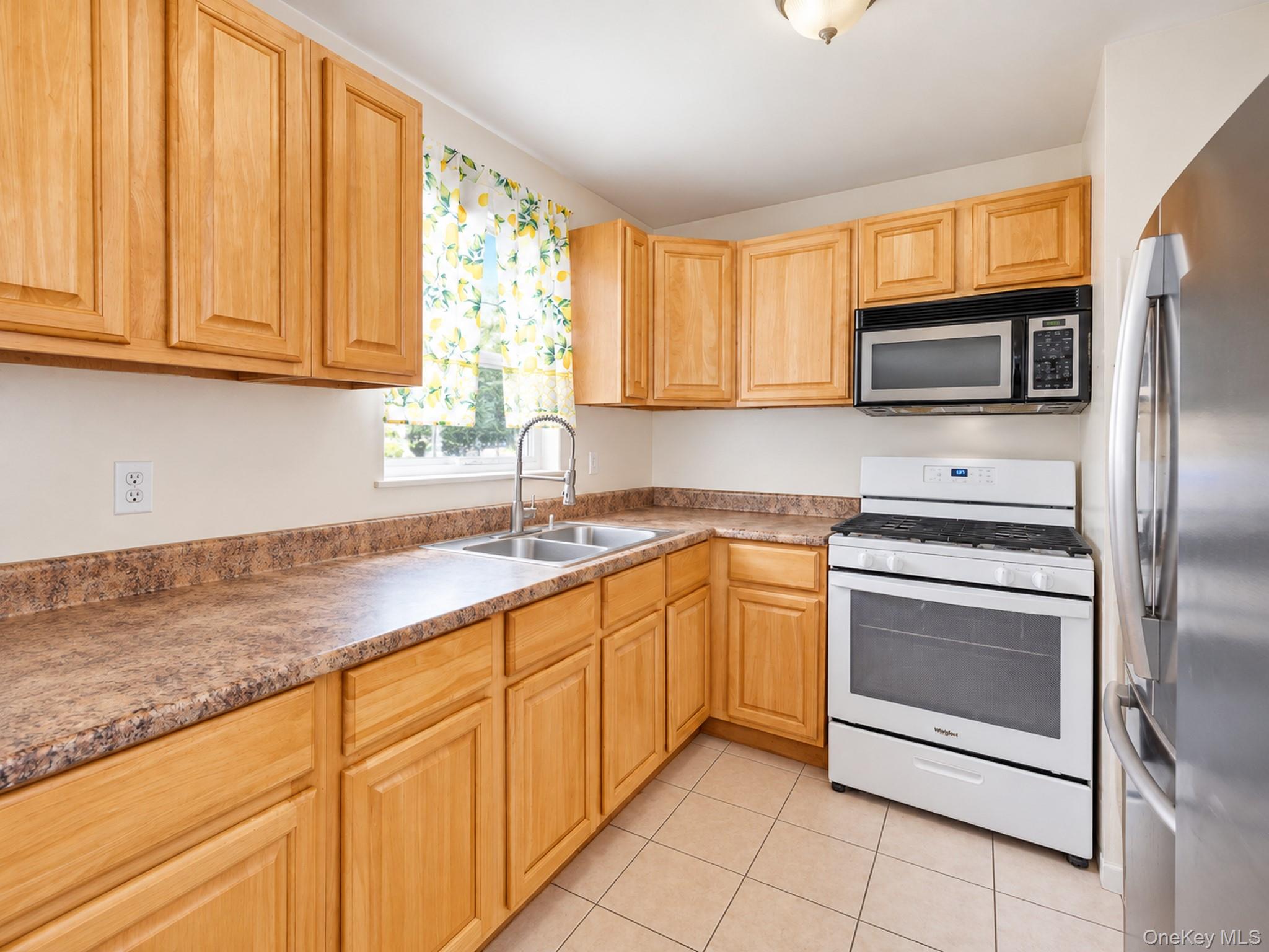 1768 Gleason Avenue – For Sale photo 3