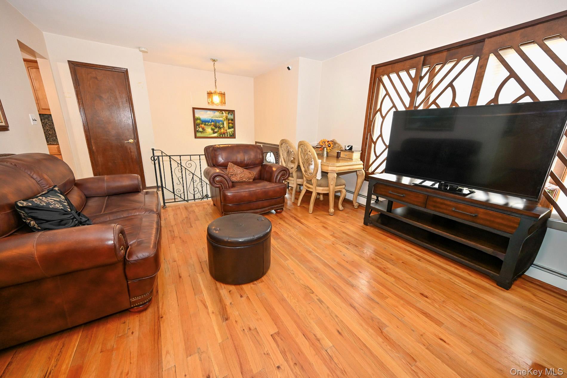 1156 Midway Court – For Sale photo 4