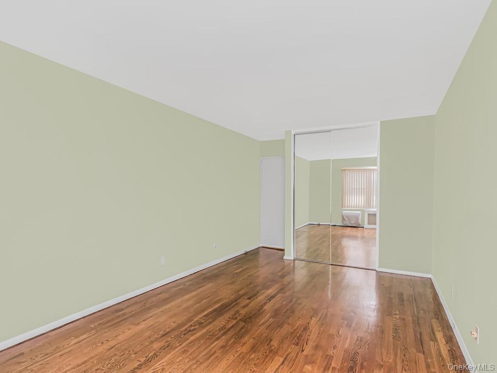 415 Gramatan Avenue, Unit 4E photo 12