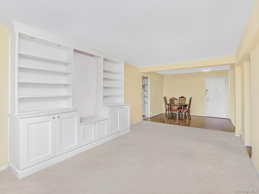 415 Gramatan Avenue, Unit 4E photo 6