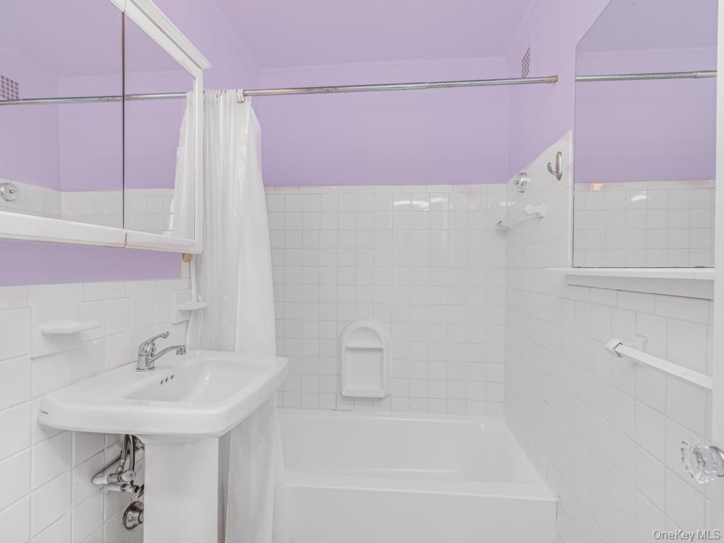 415 Gramatan Avenue, Unit 4E photo 13
