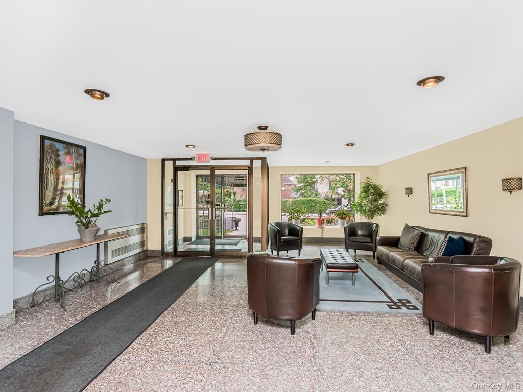 415 Gramatan Avenue, Unit 4E photo 5