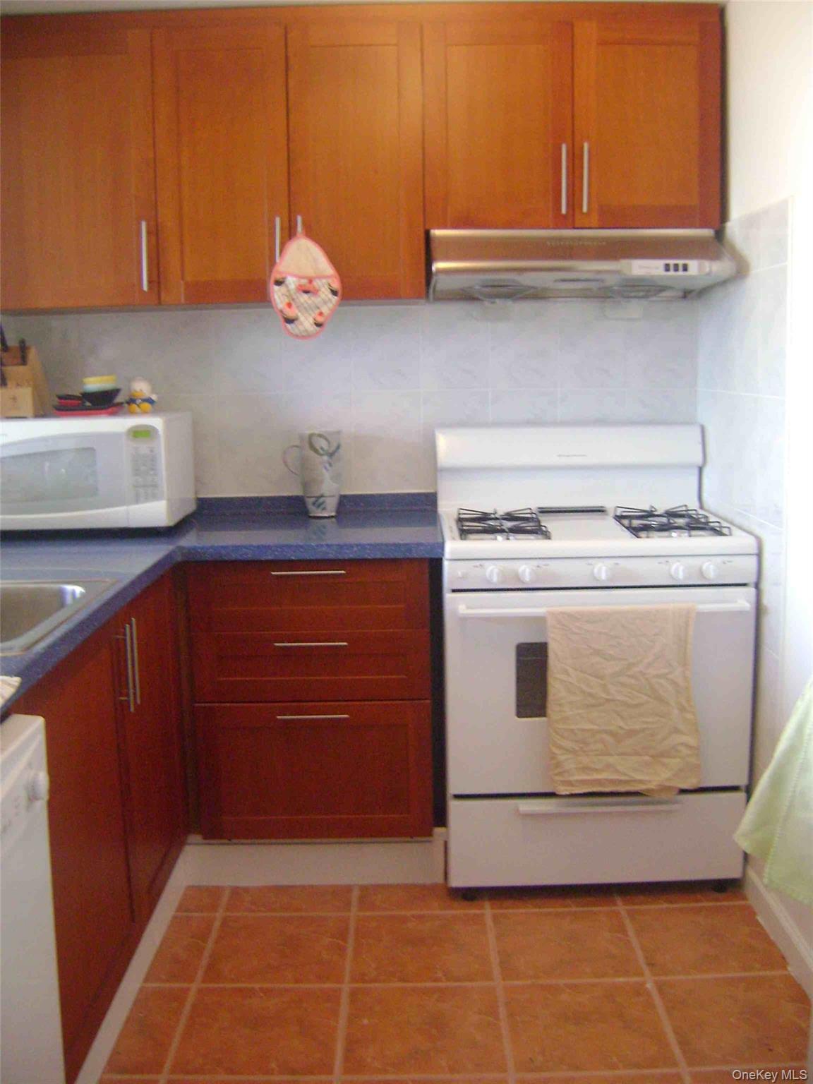 81-15 Queens Blvd, Unit 6L photo 7