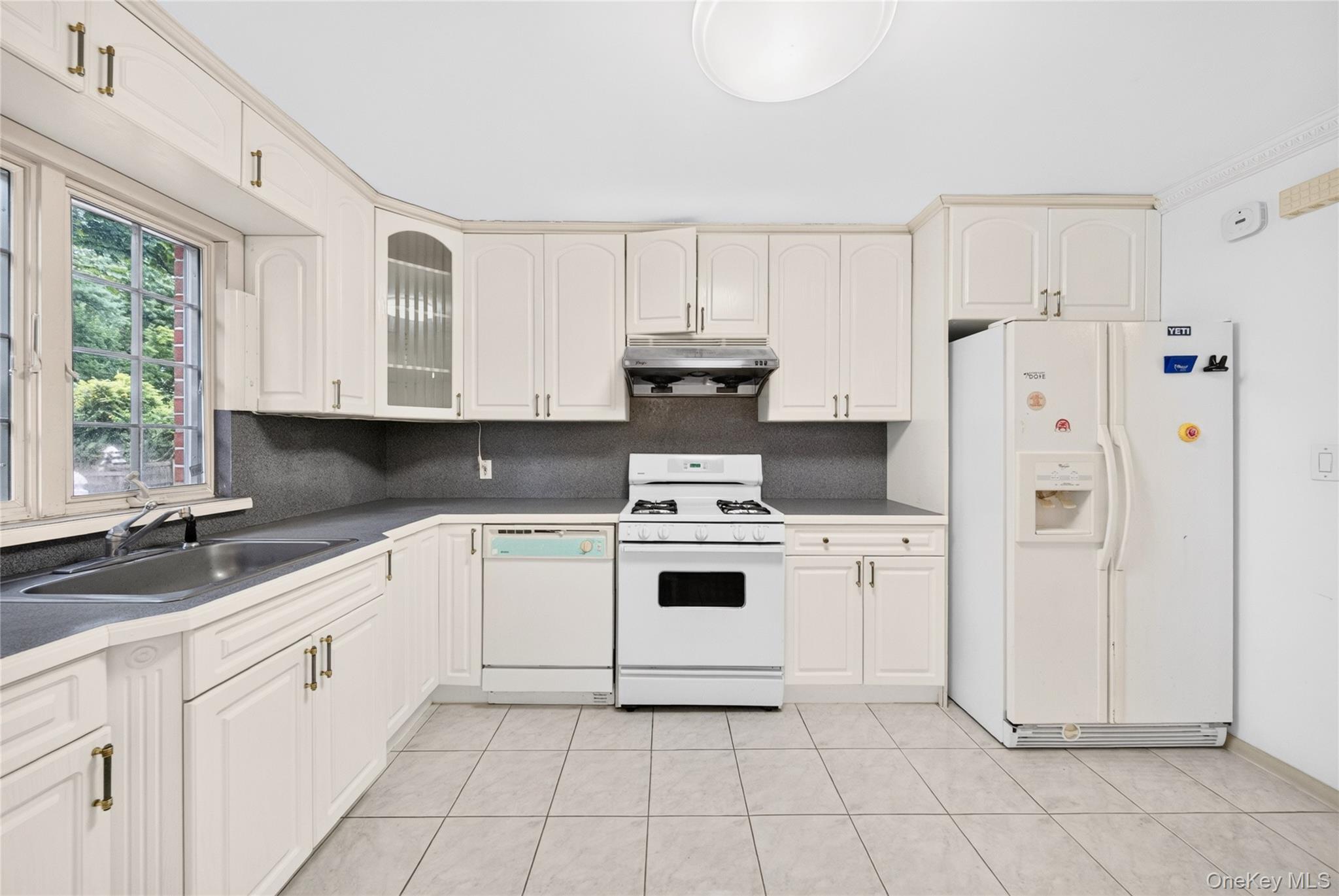 87-16 Palo Alto Street – For Sale photo 8