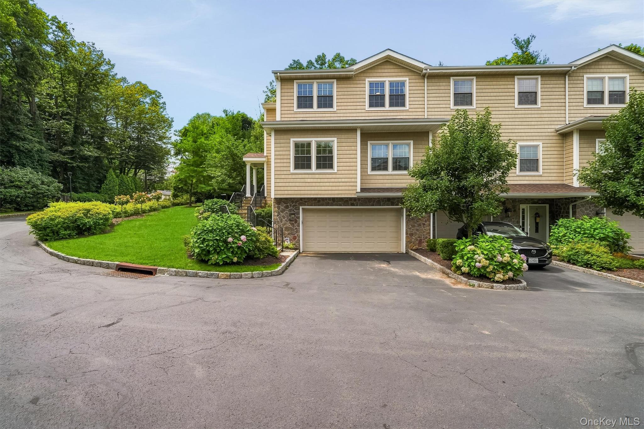 4 Preserve Court – For Sale photo 2