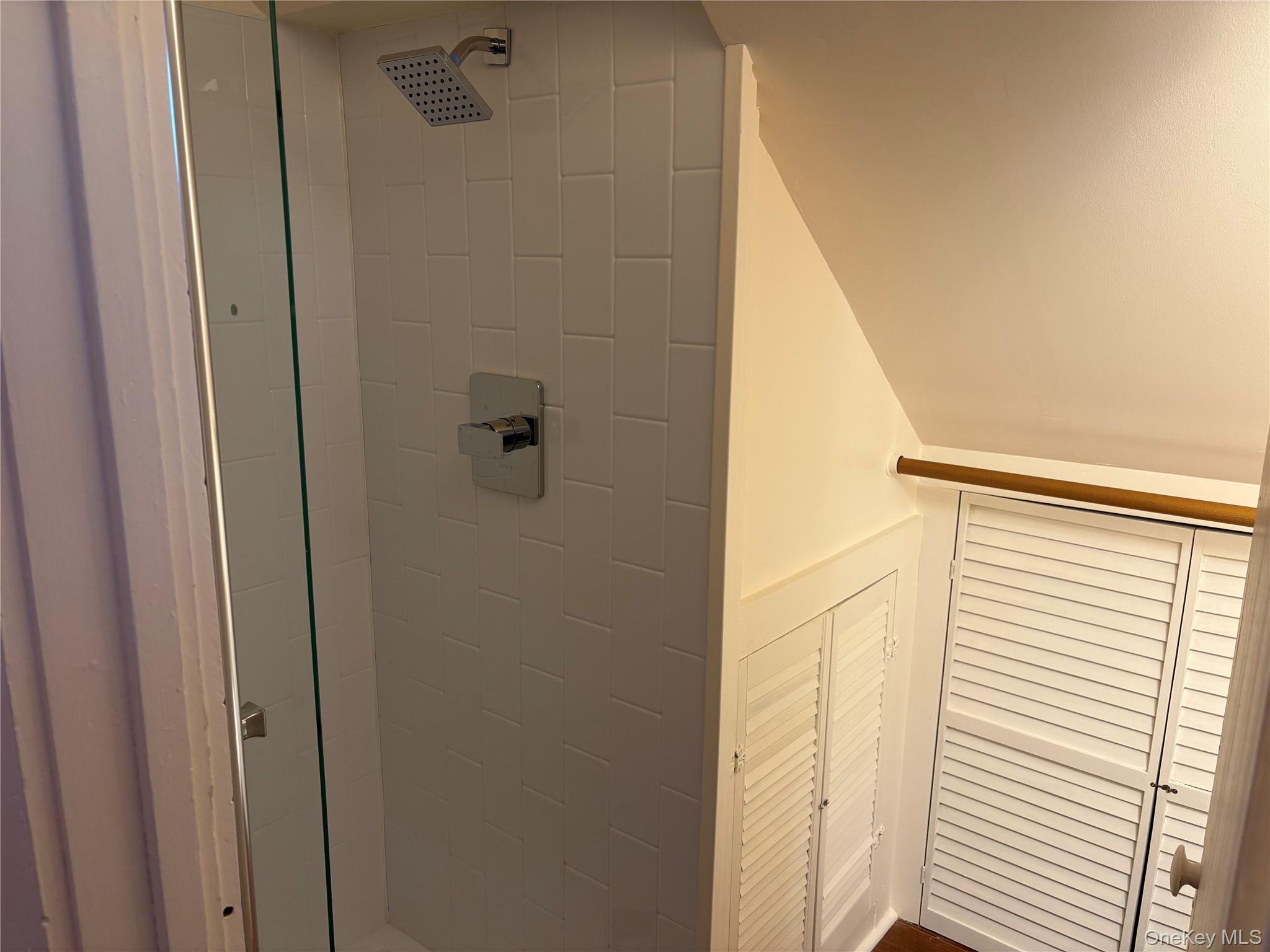 35 Oak Street, Unit Upstairs A photo 3