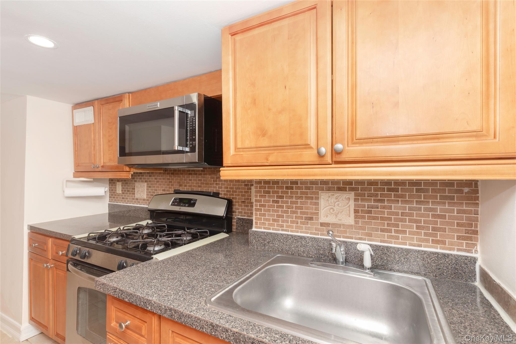 2035 Central Park Avenue, Unit AA4 photo 4