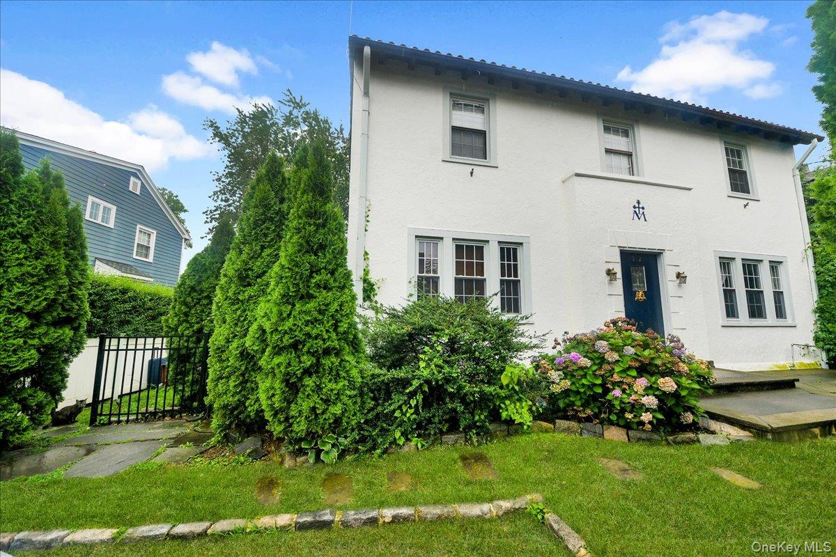 32 Deerfield Avenue – For Sale photo 2