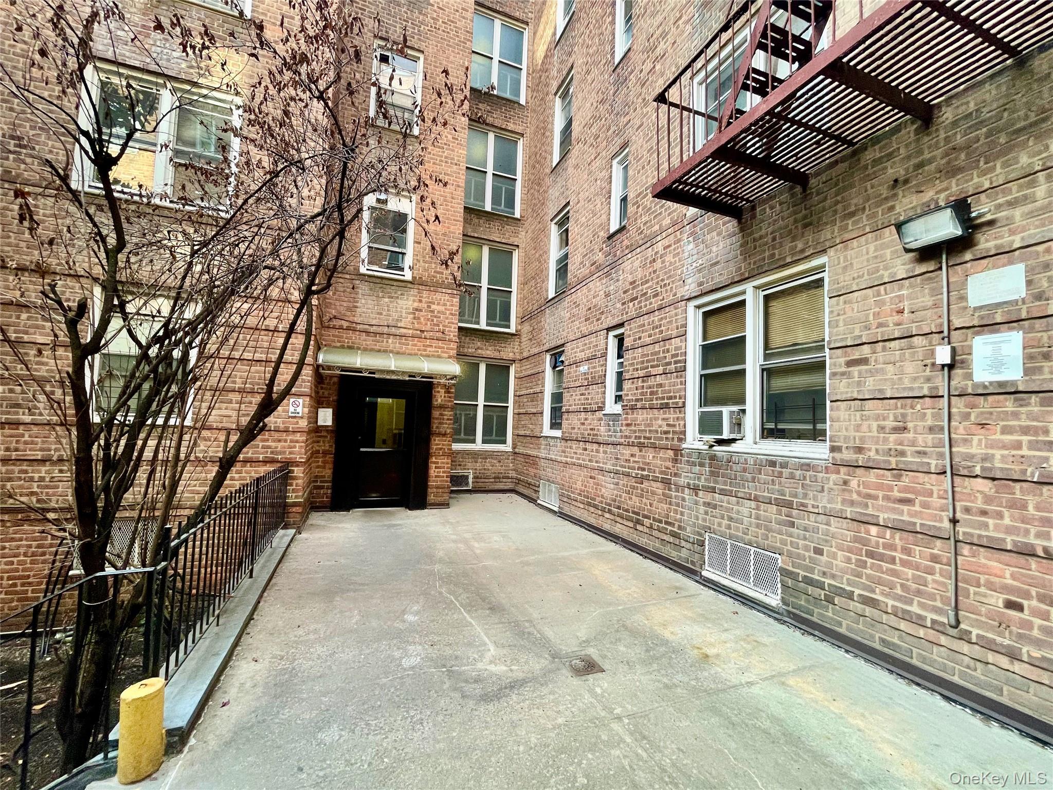 134-33 Blossom Ave, Unit 3B photo 2