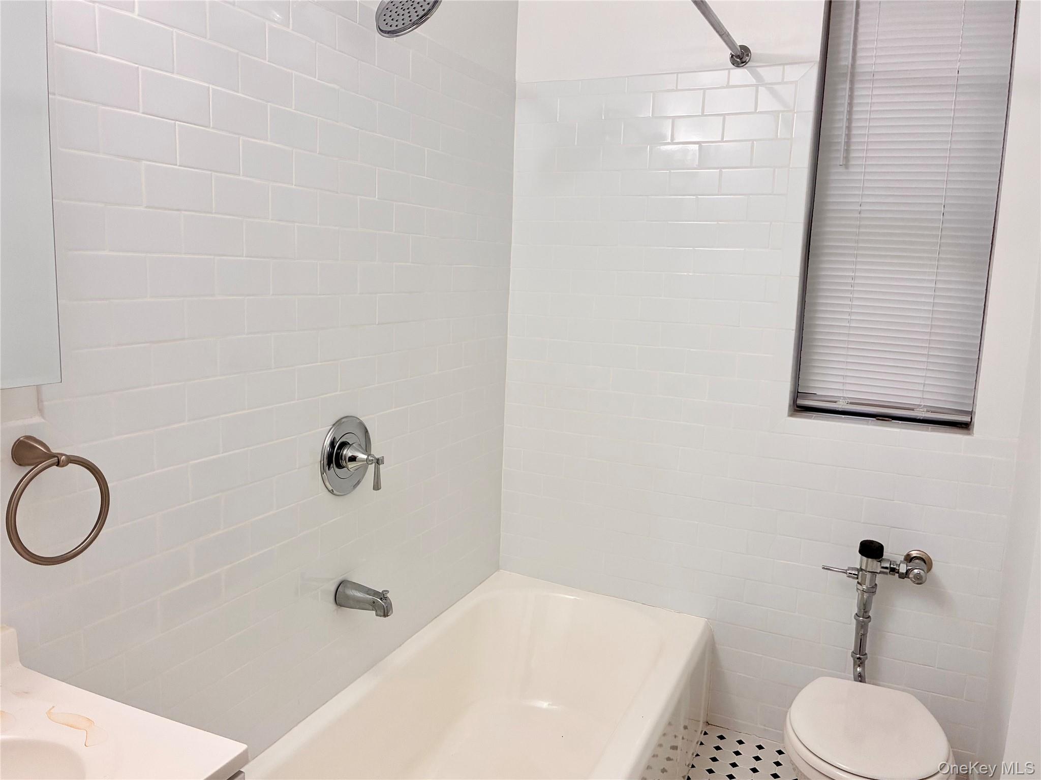 2685 Creston Avenue, Unit 1B photo 7