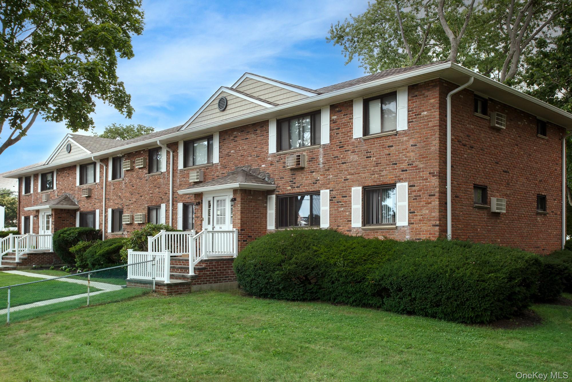 20 Perry Boulevard, Unit 1