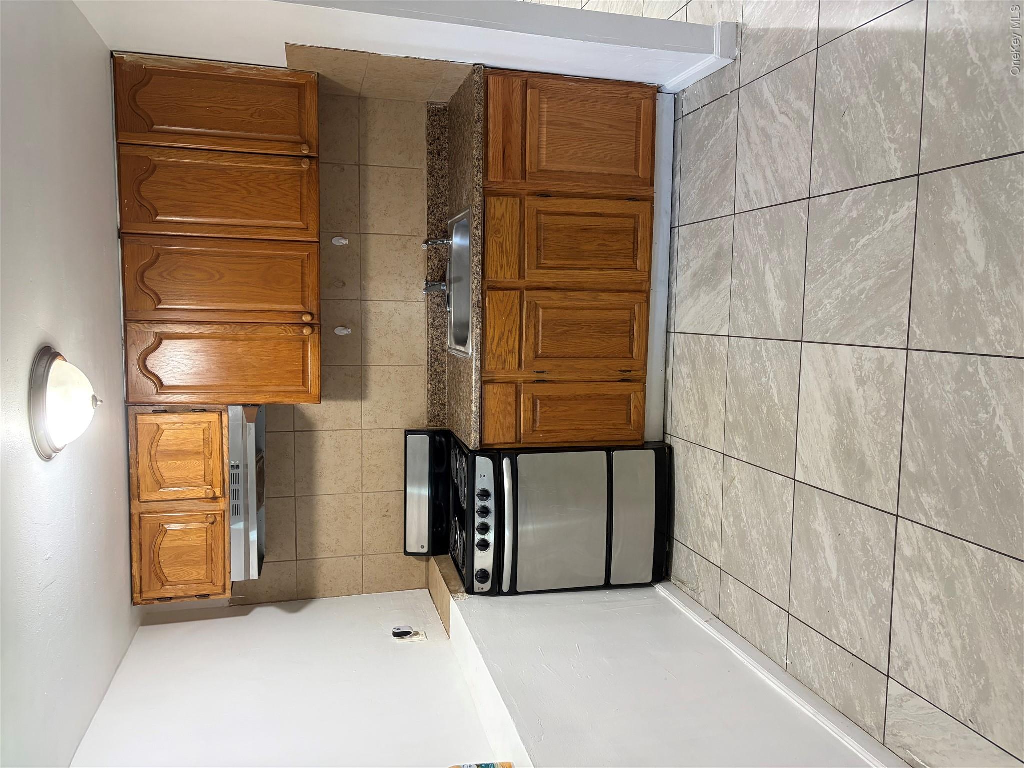 124 10th Avenue – For Rent photo 13