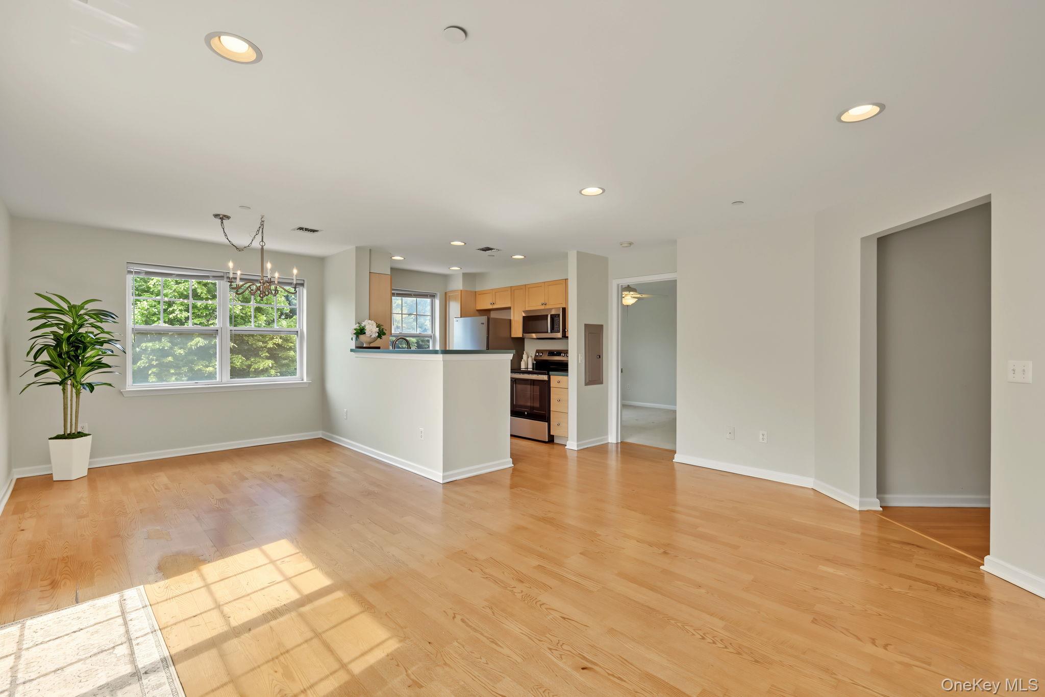 100 Woodcrest Lane, Unit 124 photo 10