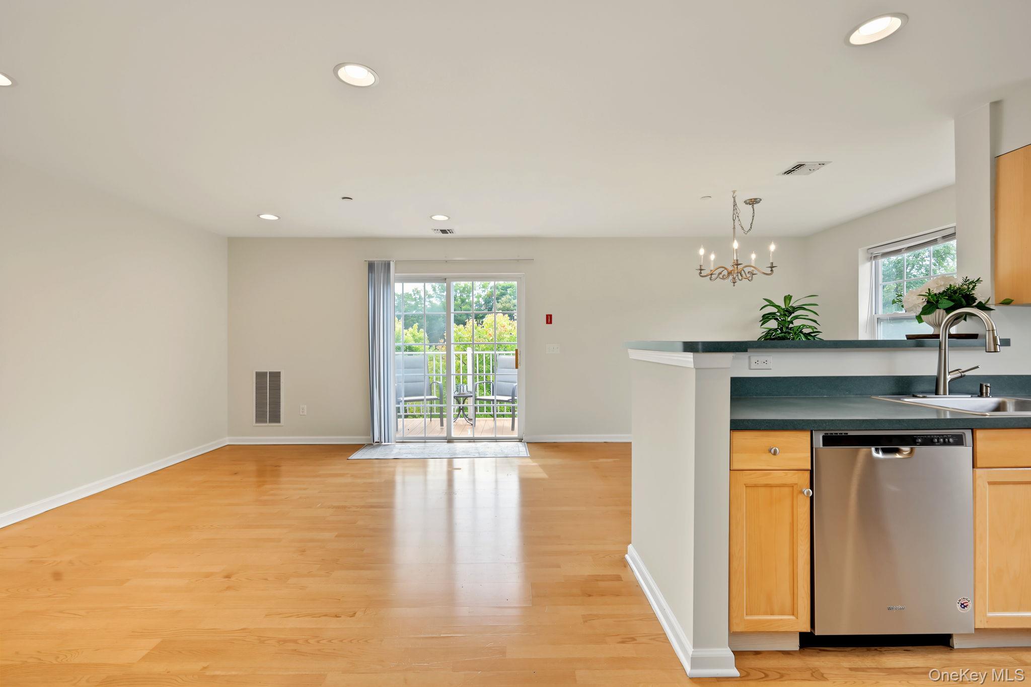 100 Woodcrest Lane, Unit 124 photo 6