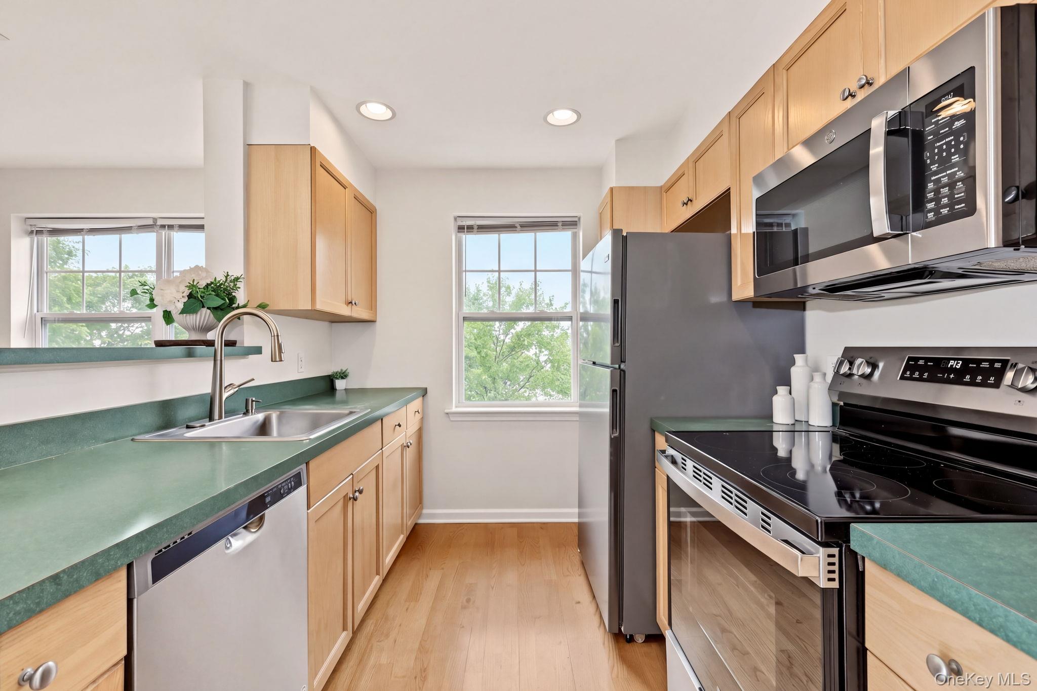 100 Woodcrest Lane, Unit 124 photo 4