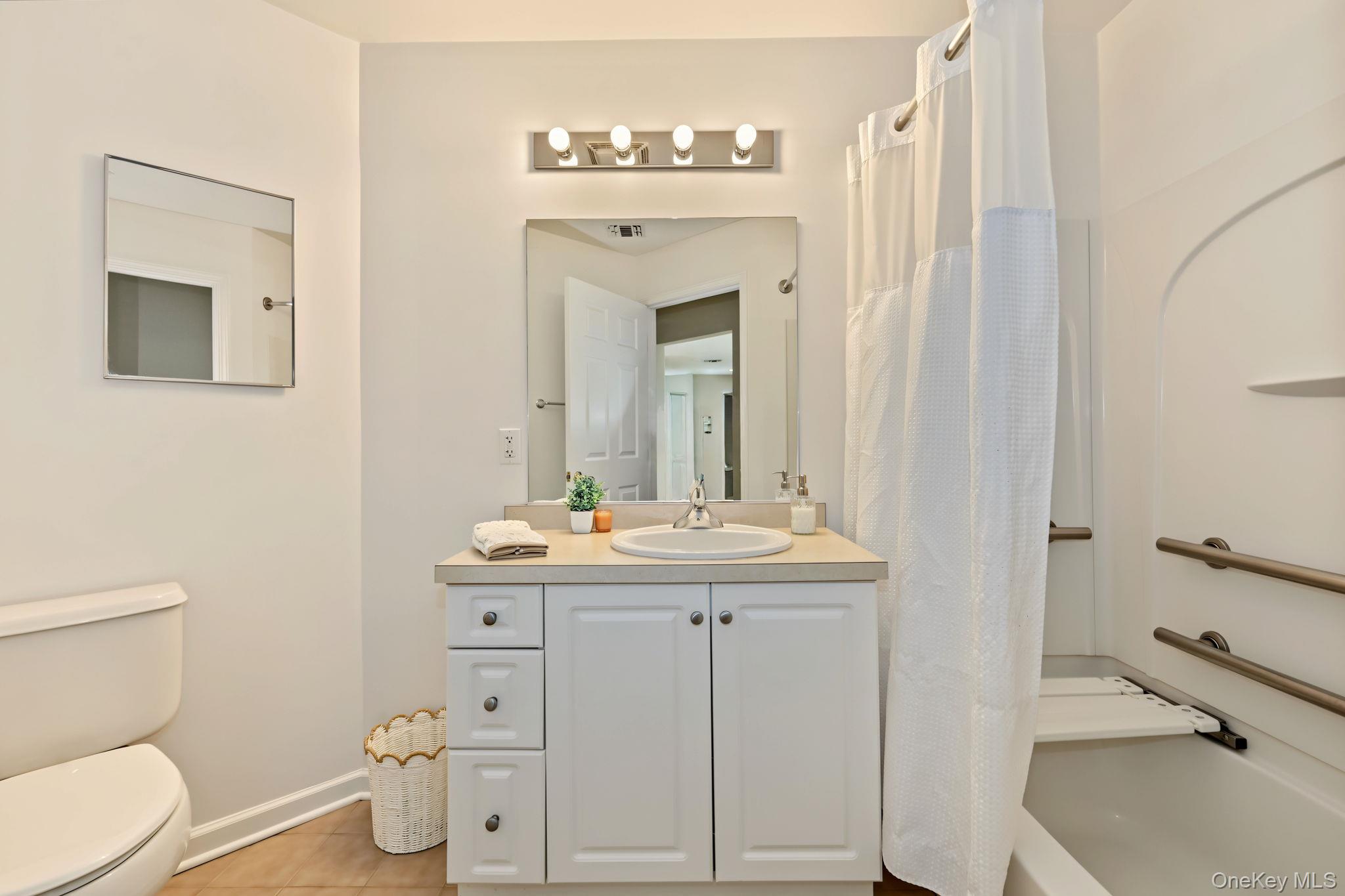 100 Woodcrest Lane, Unit 124 photo 21