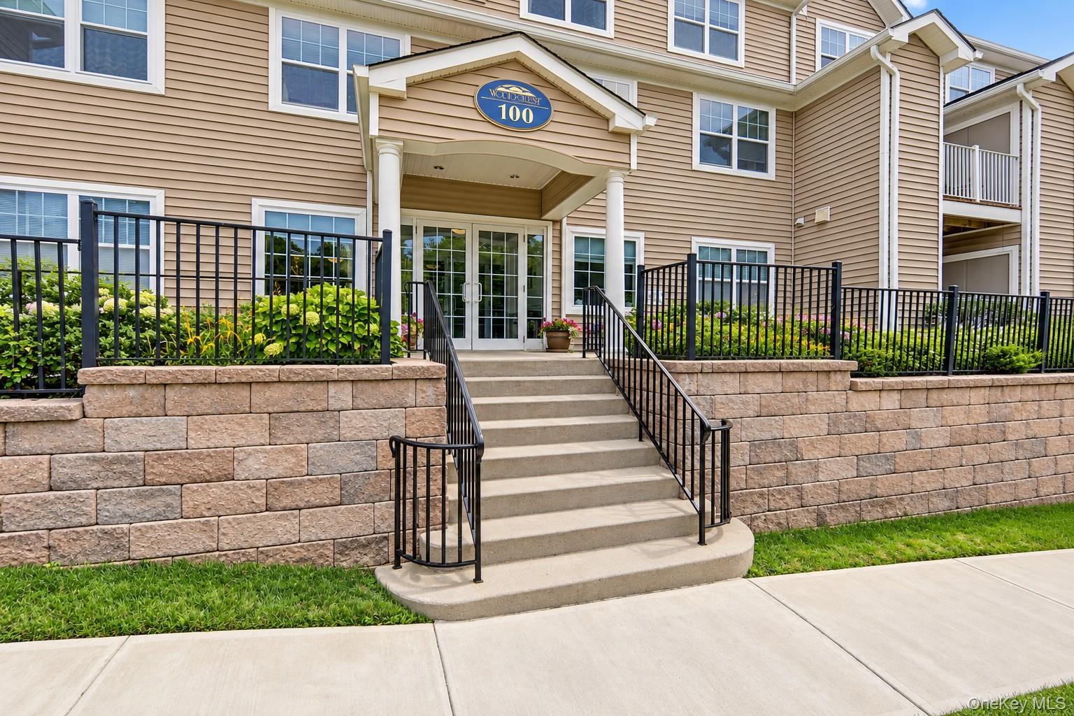 100 Woodcrest Lane, Unit 124 photo 2