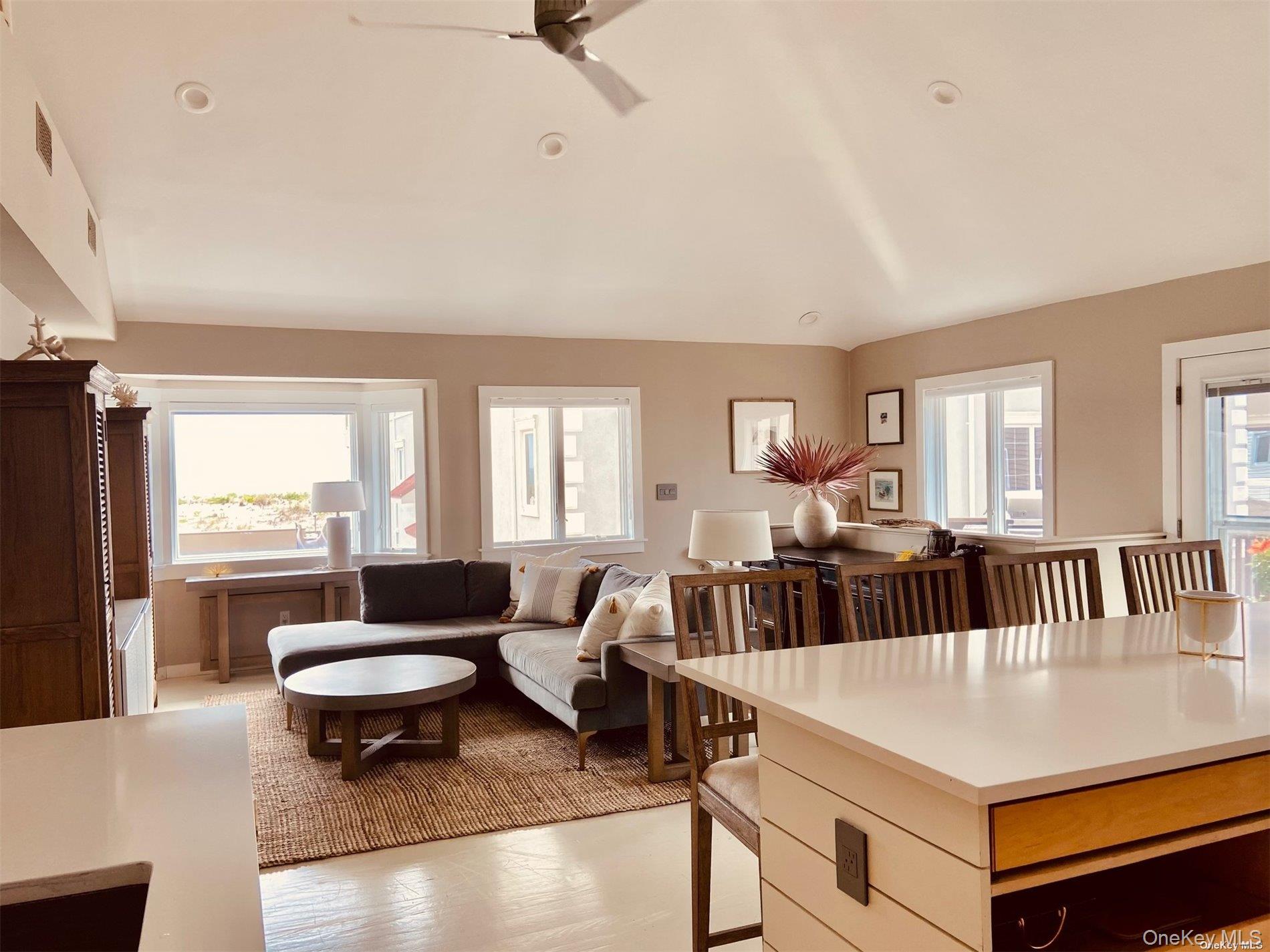 14 Kentucky Street, Unit 2 photo 3