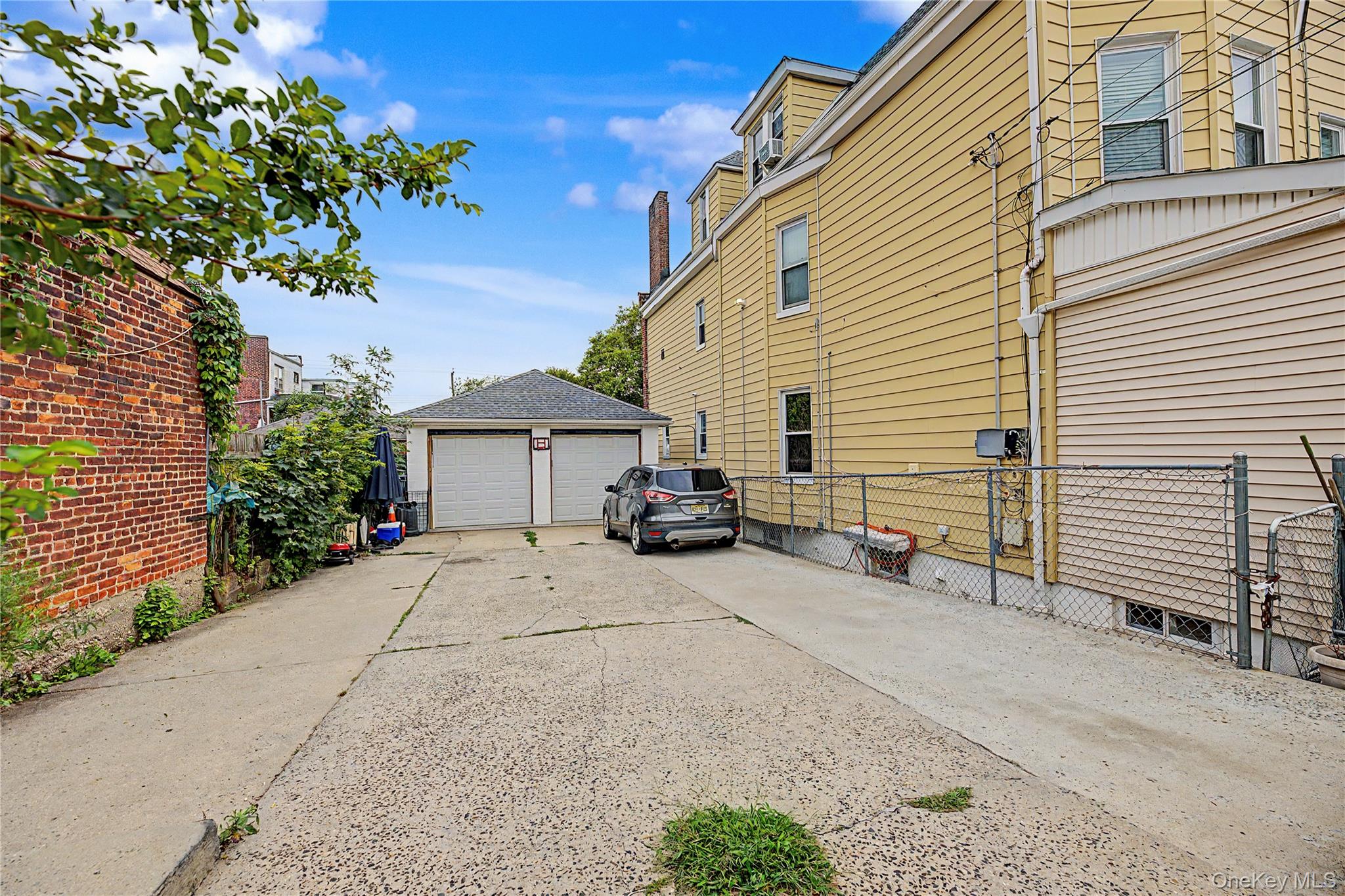 1913 Bogart Avenue – For Sale photo 3