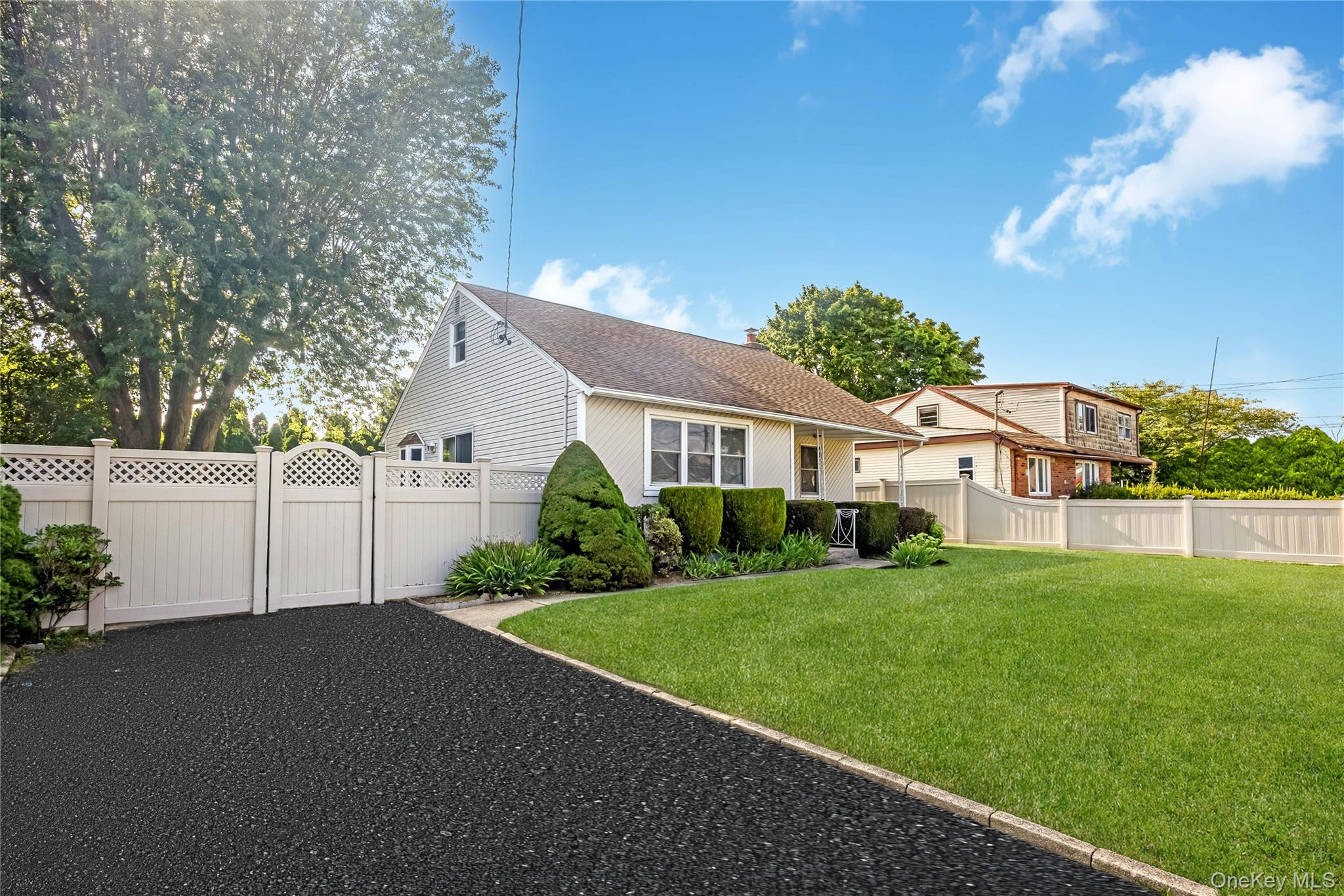82 Herman Avenue – For Sale photo 2