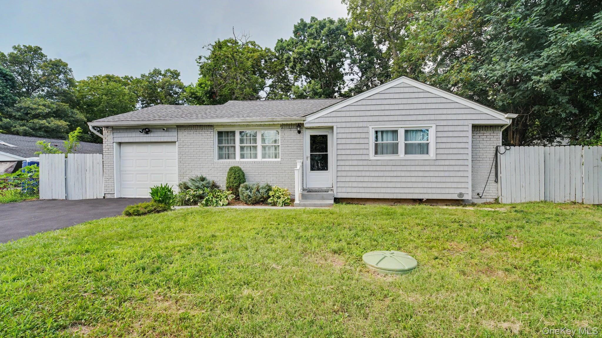 32 Lake Place – For Sale