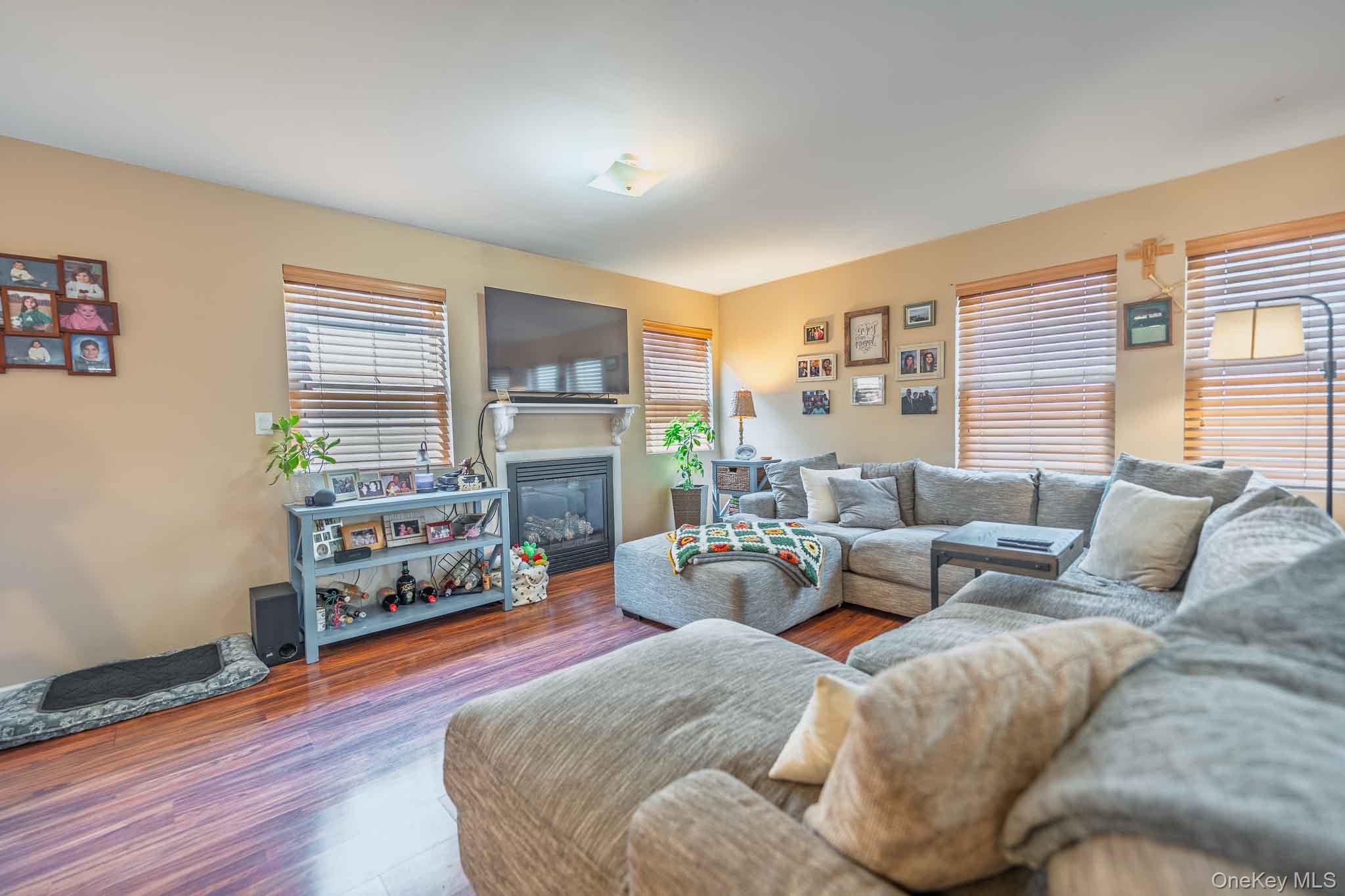 37 Louisiana Street – For Sale photo 2