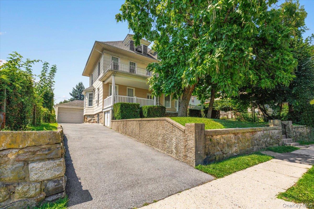 249 Centre Avenue – For Sale photo 2