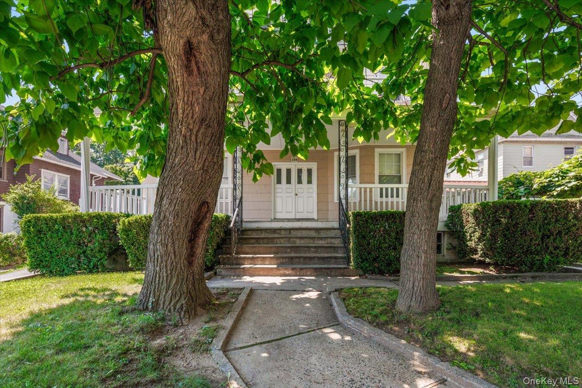 249 Centre Avenue – For Sale photo 3