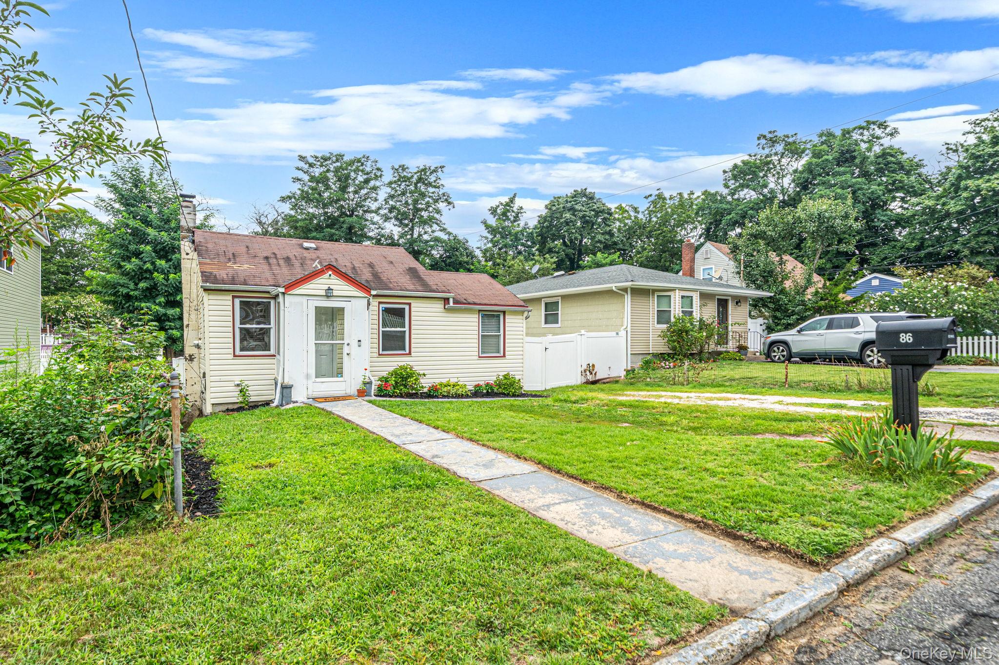 86 Woodycrest Drive – For Sale photo 3