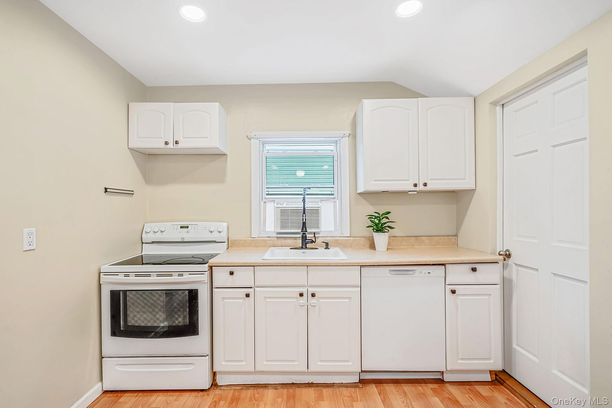 86 Woodycrest Drive – For Sale photo 9