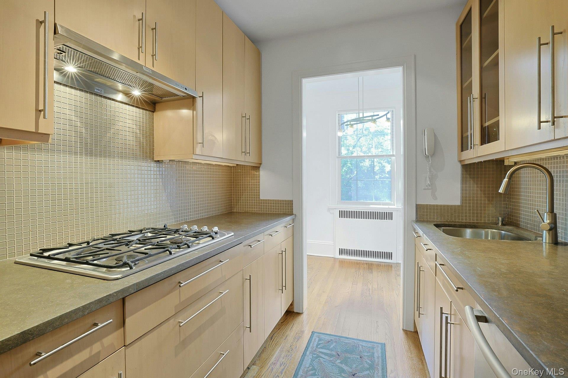 253 Garth Road, Unit 3E photo 6