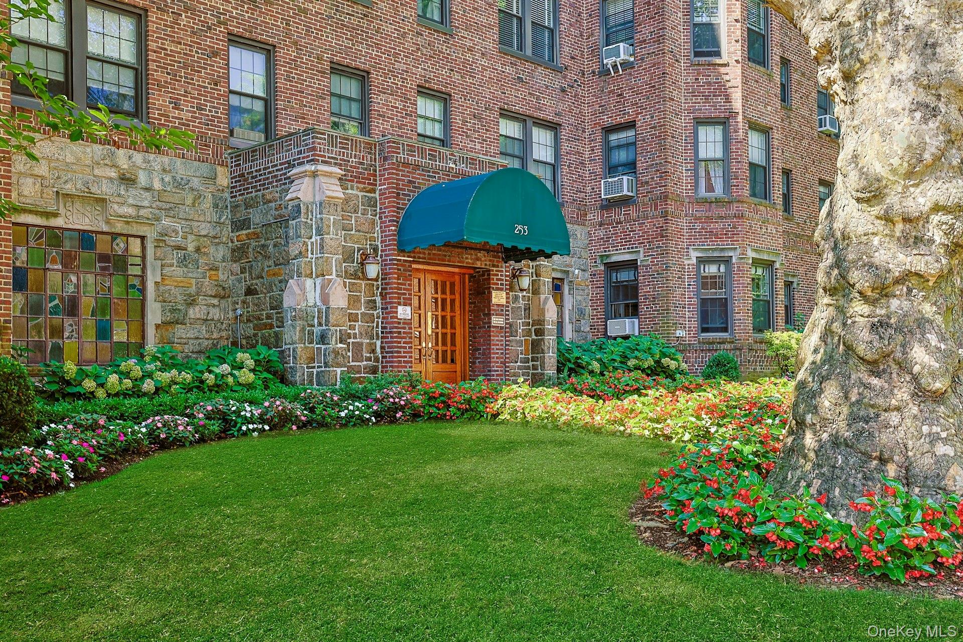 253 Garth Road, Unit 3E photo 2