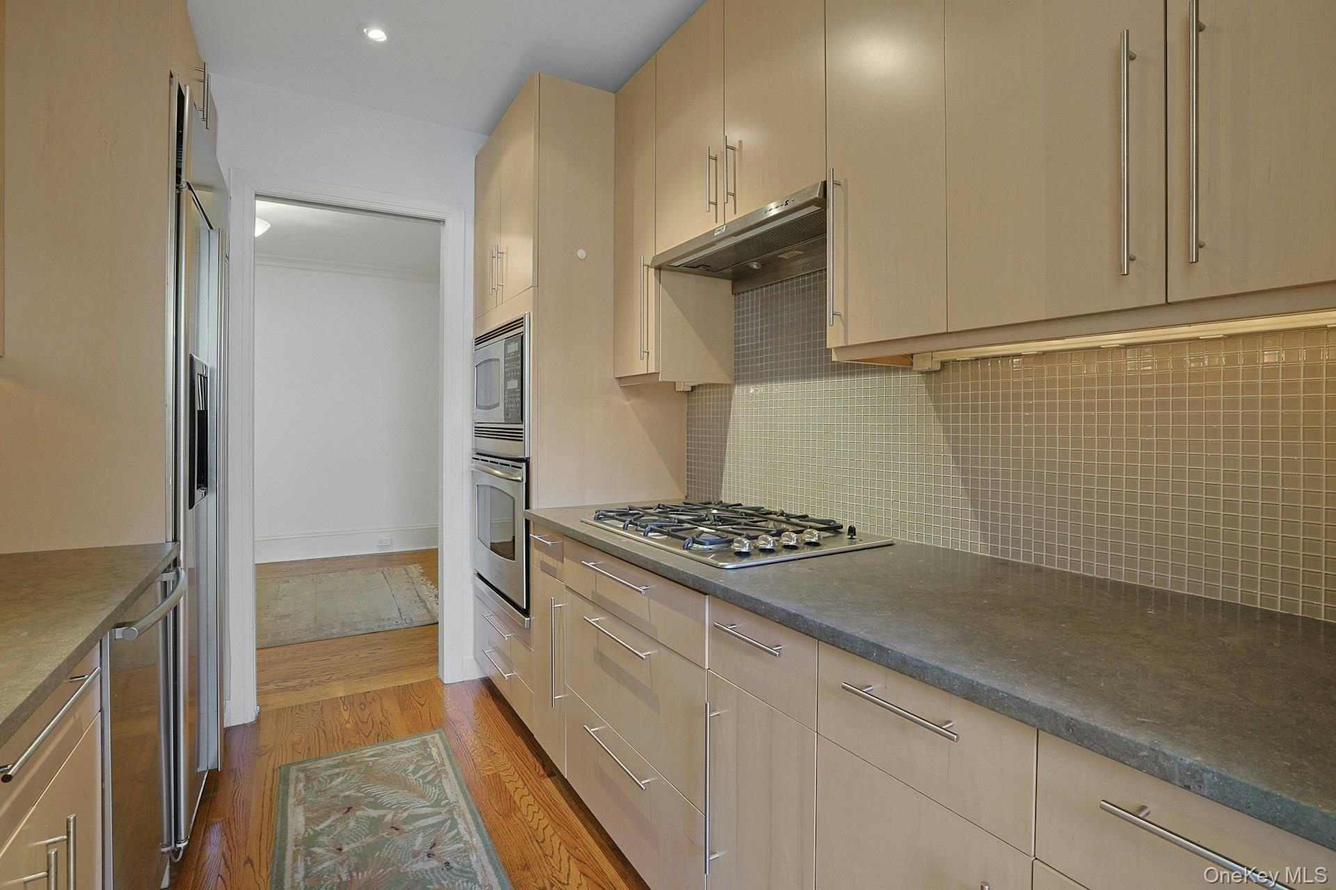253 Garth Road, Unit 3E photo 7