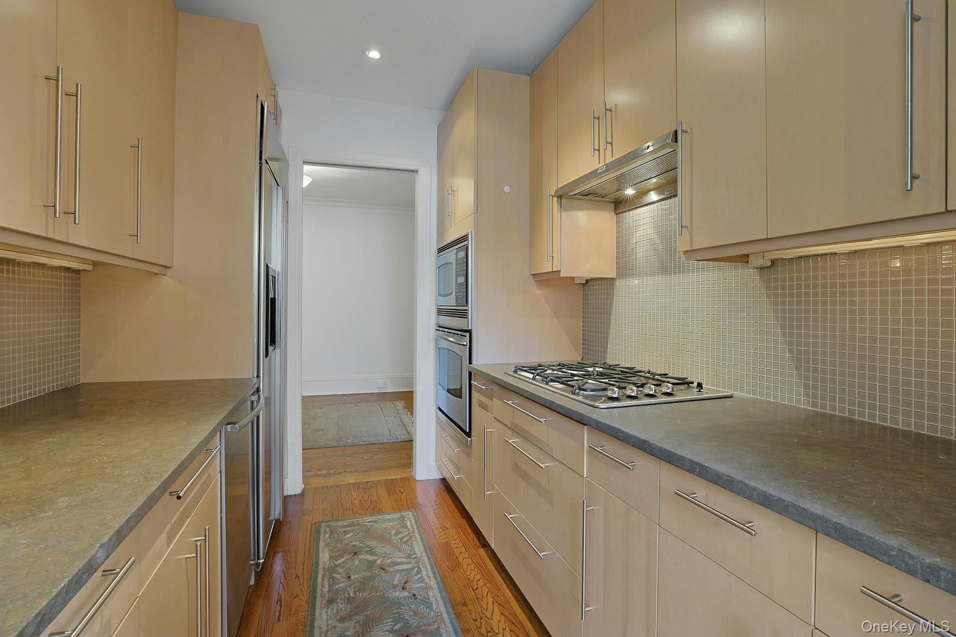 253 Garth Road, Unit 3E photo 10