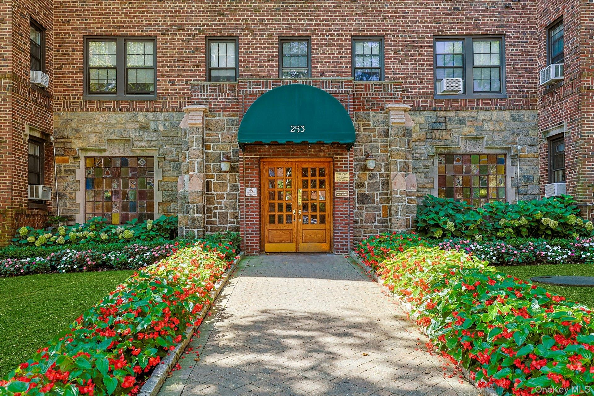 253 Garth Road, Unit 3E