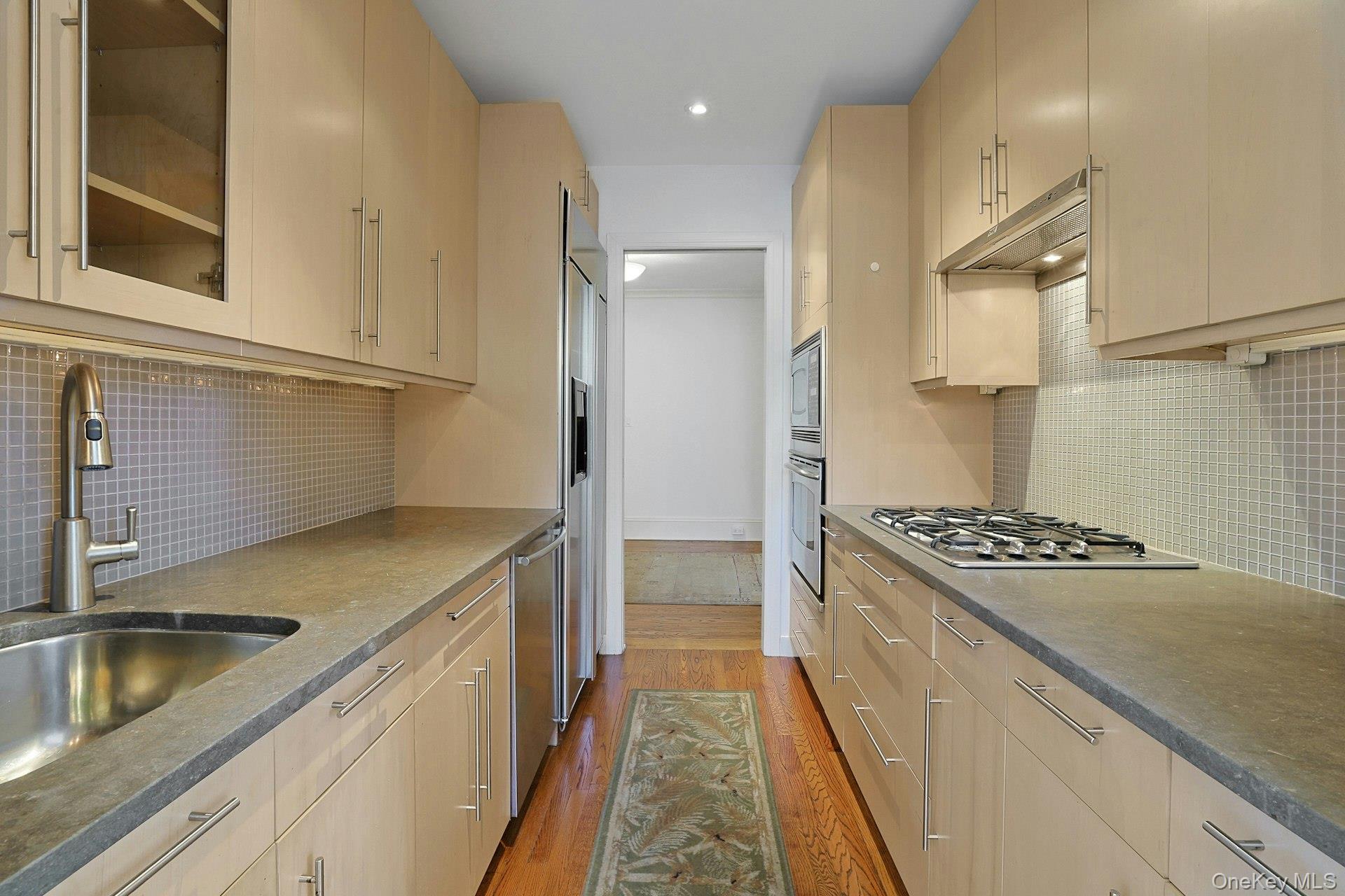 253 Garth Road, Unit 3E photo 12