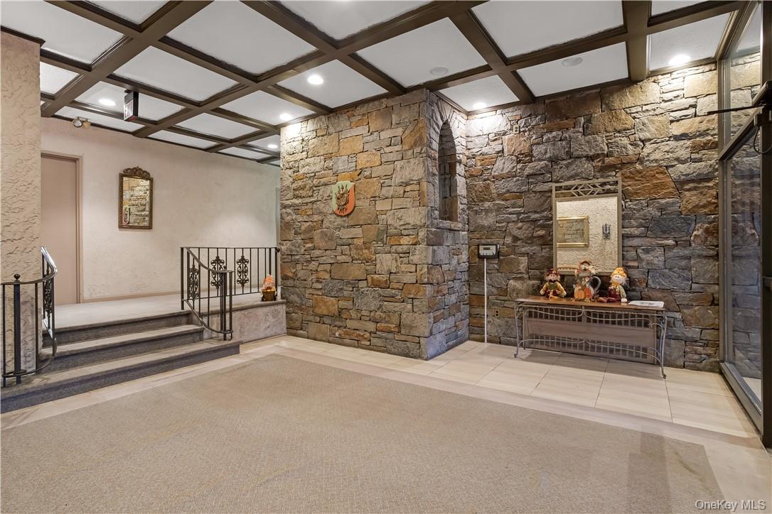 25 Franklin Avenue, Unit 2O photo 11