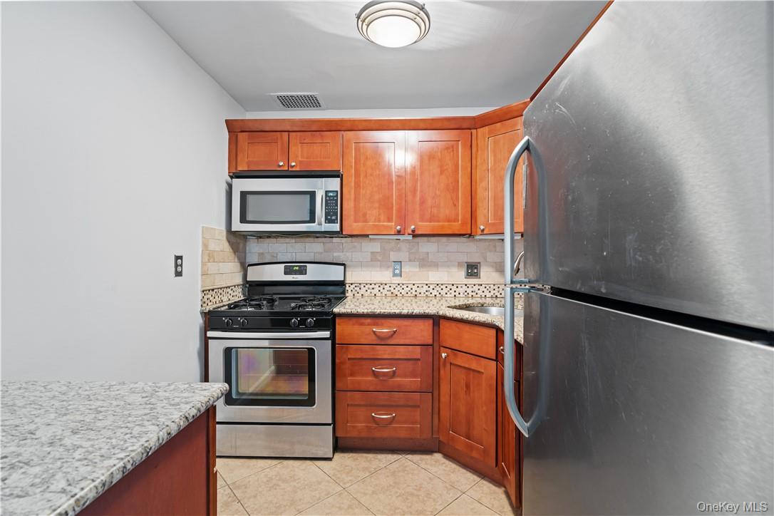 25 Franklin Avenue, Unit 2O photo 7