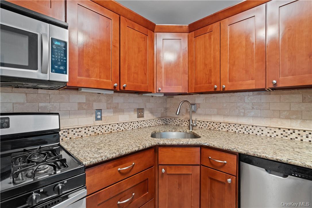 25 Franklin Avenue, Unit 2O photo 6