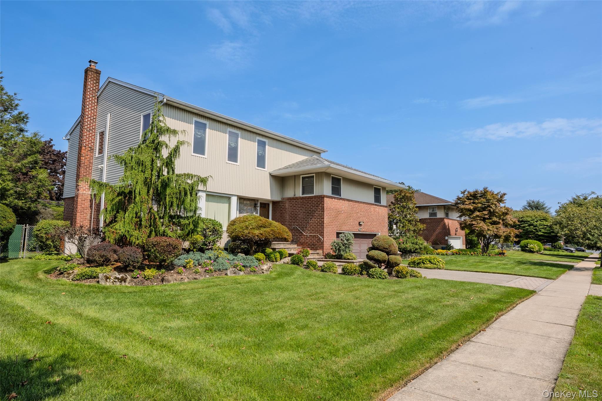 16 Winthrop Road – For Sale photo 2