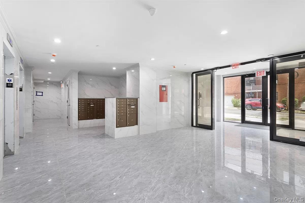 65-18 Austin Street, Unit 7E photo 2