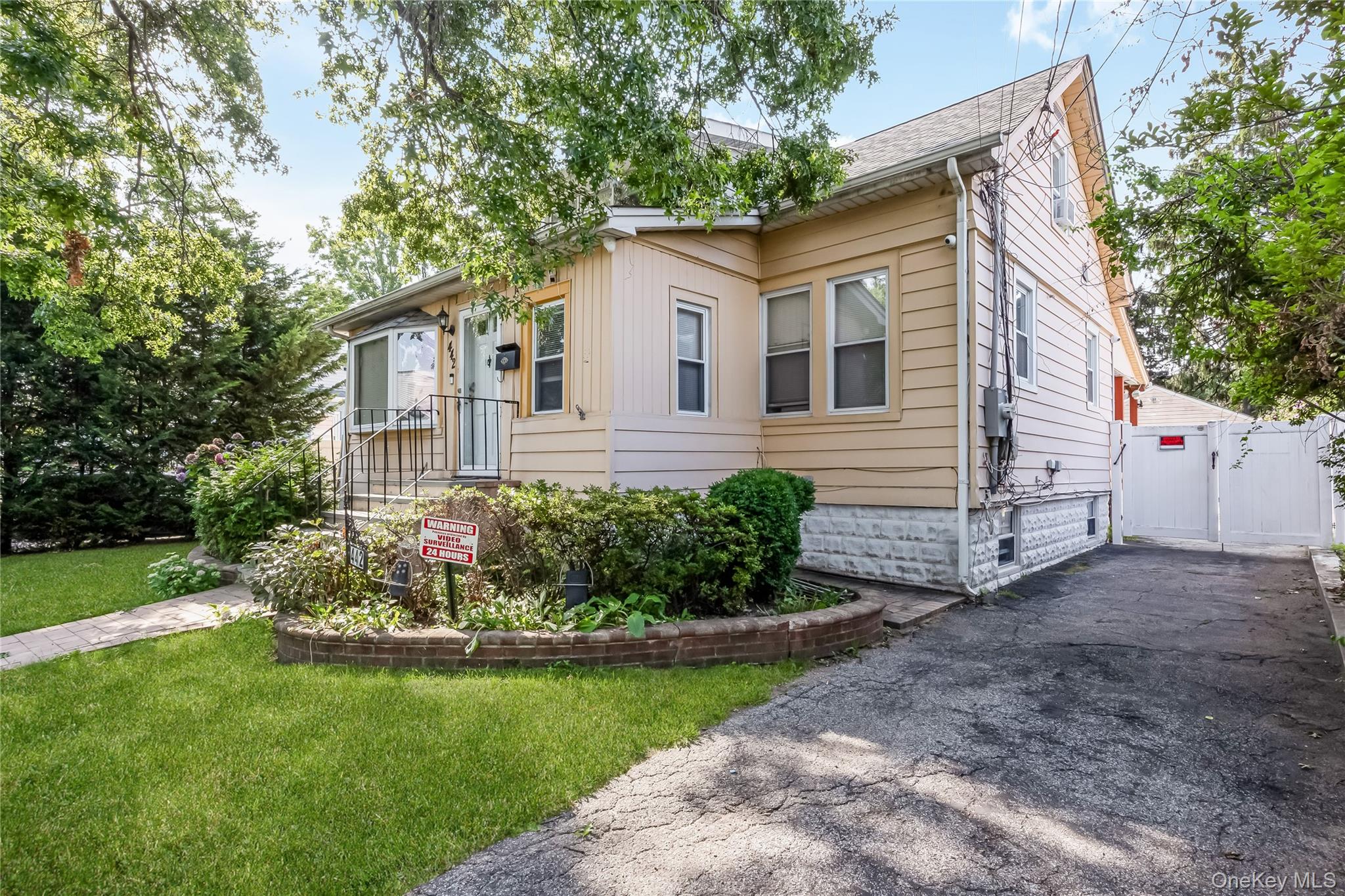 442 Cedar Street – For Sale photo 3