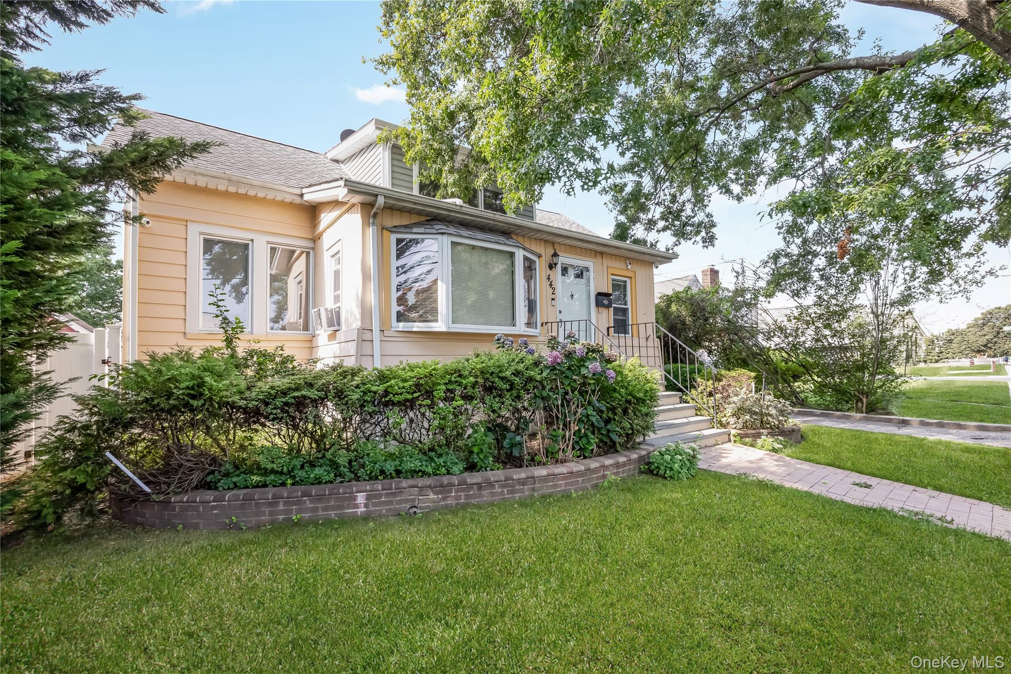 442 Cedar Street – For Sale photo 2