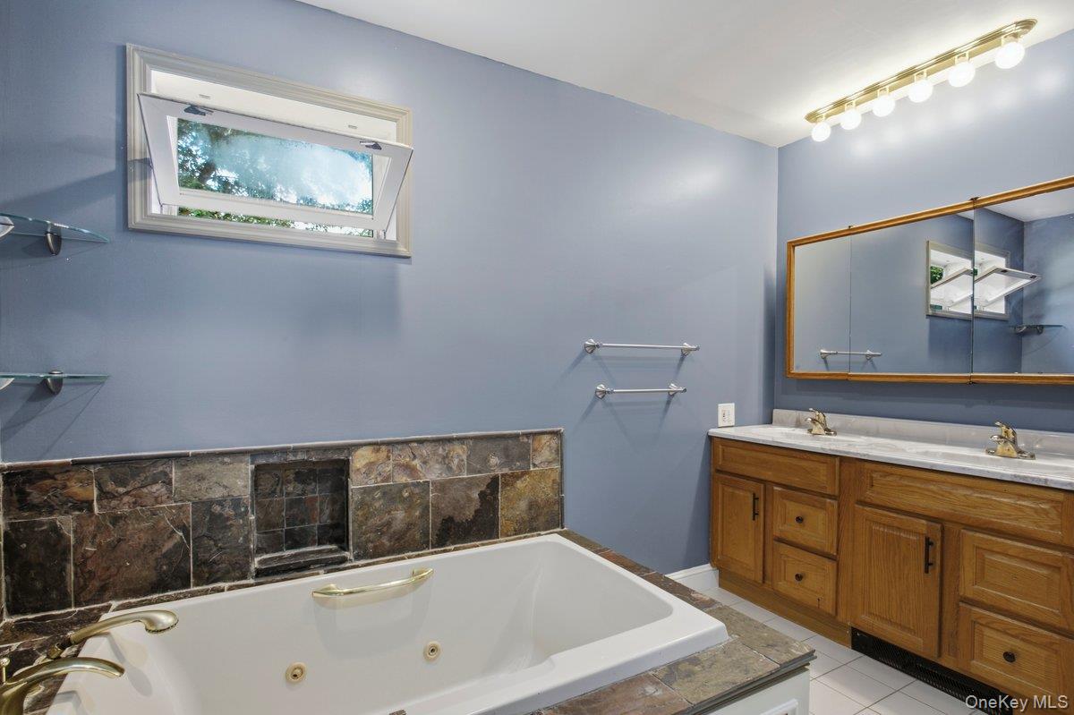7 Dolfinger Lane – For Sale photo 12